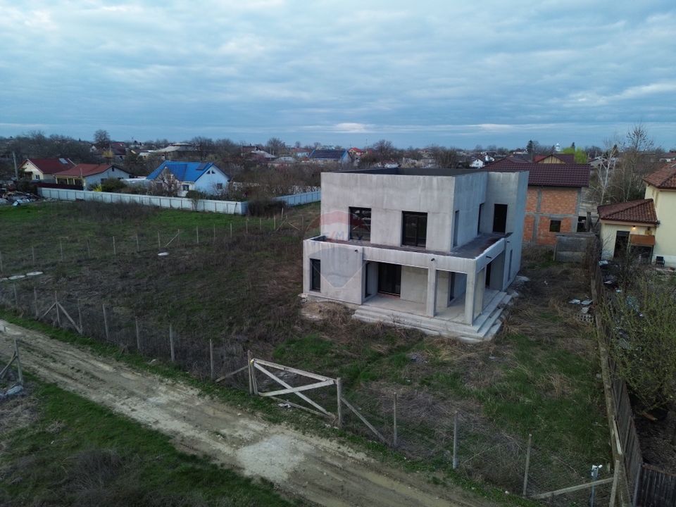 5 room House / Villa for sale
