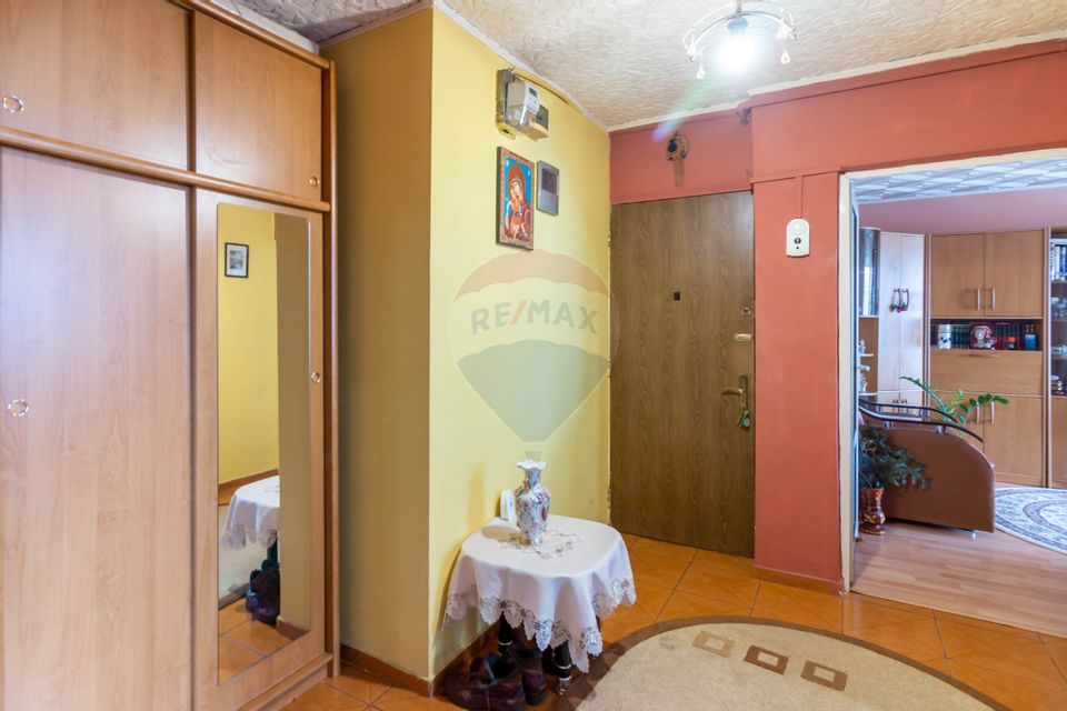Apartment with 3 rooms for sale Gorjului