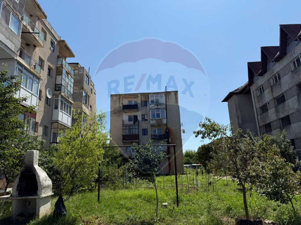 Bloc P+4 de vanzare, 40 apartamente, 2300 mp utili, BABADAG