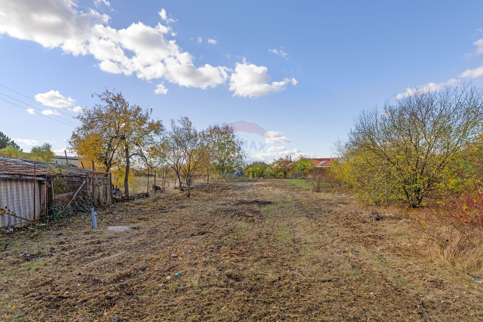 Casă la roșu cu teren generos, 500 mp, situată pe strada Ostașului