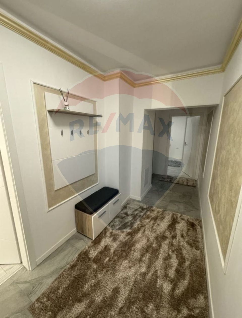 Apartament cu 3 camere de vânzare în zona Sebastian