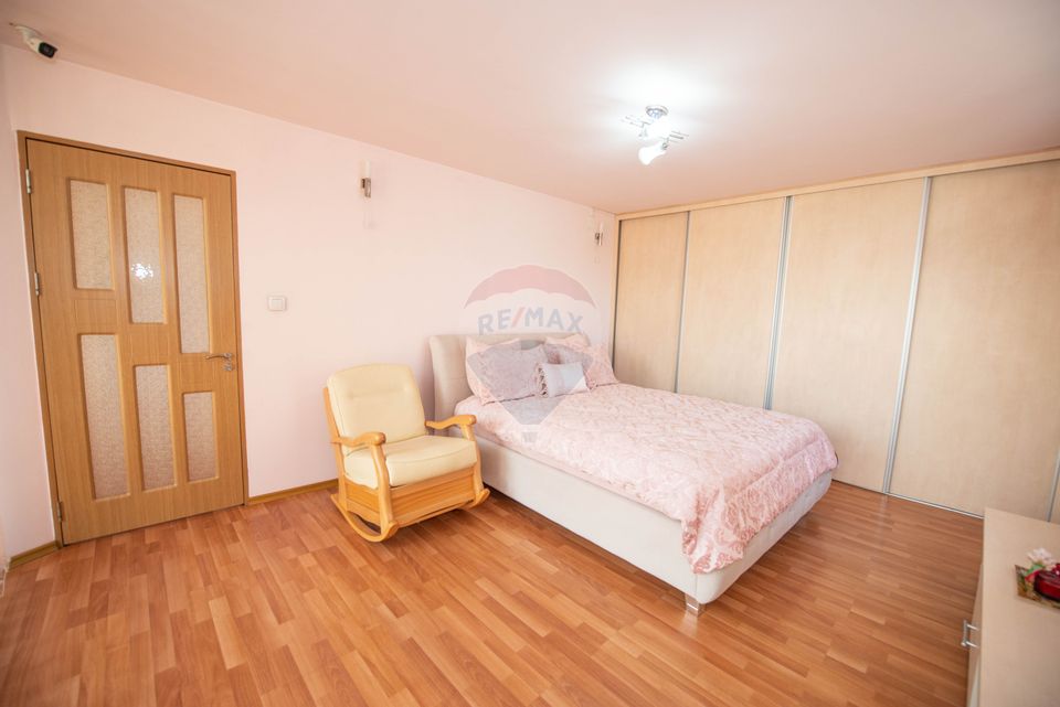 Casa Vila cu 4 camere de vanzare 157 mp, comercial, birou, rezidential