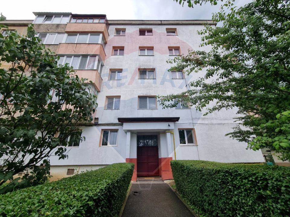 Apartament (De renovat) cu 3 camere de vânzare în zona Exterior Vest