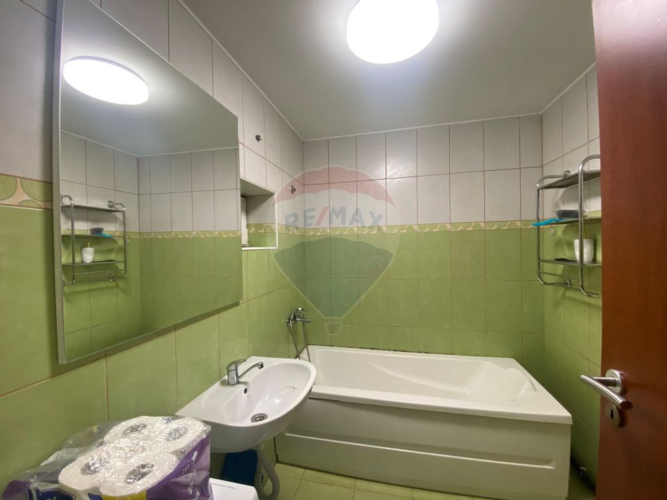 Casă cu 3 camere de închiriat în zona Semicentrală