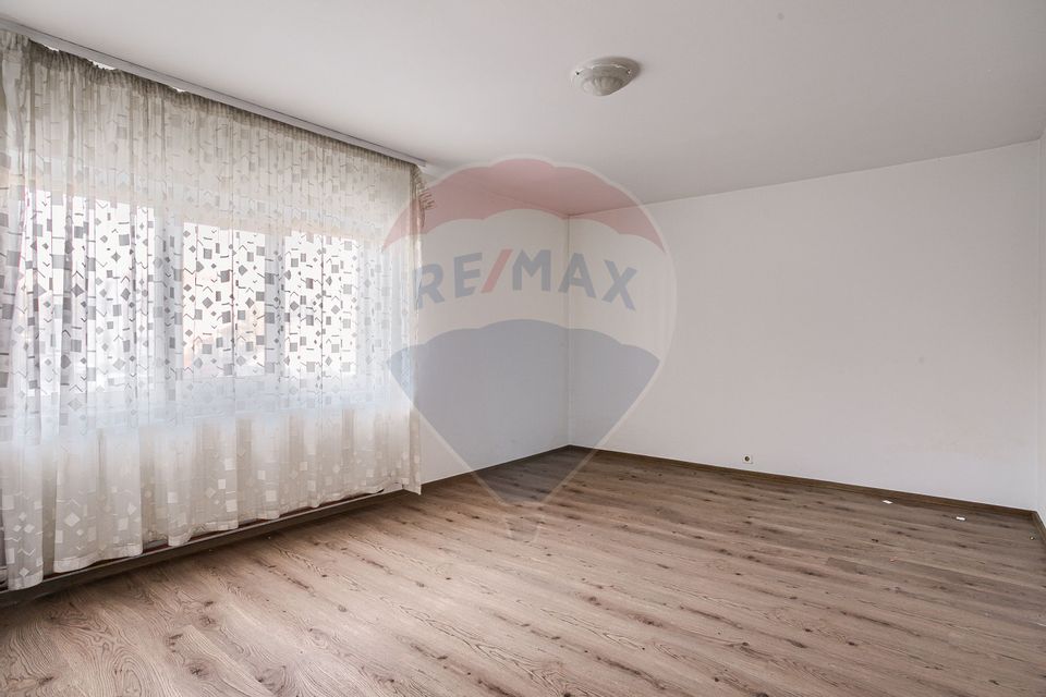 Apartament 3 camere de vânzare parter, pe Calea Aurel Vlaicu