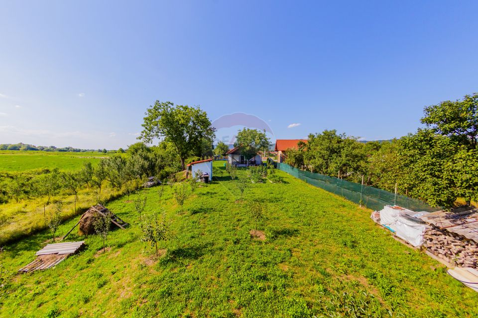 Casă cu 3 camere de vânzare