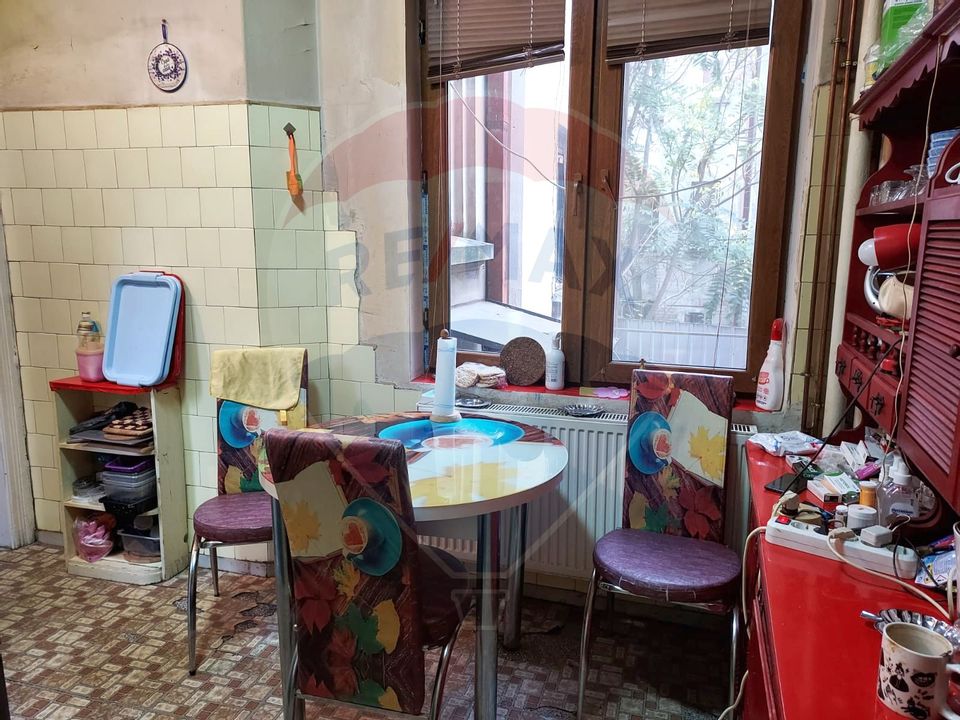 Apartament cu 4 camere de vânzare în zona Unirii