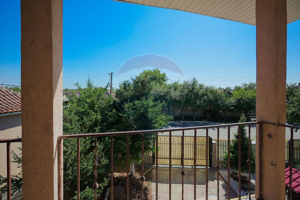 De vânzare casă cu 3 camere și teren 950 mp în Mihai Bravu