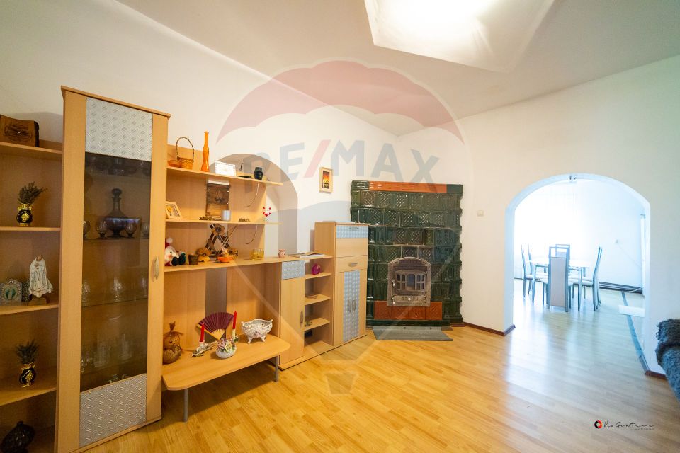 Casă cu 3 apartamente, piscină și 1000 mp teren, vânzare/schimb Turnu