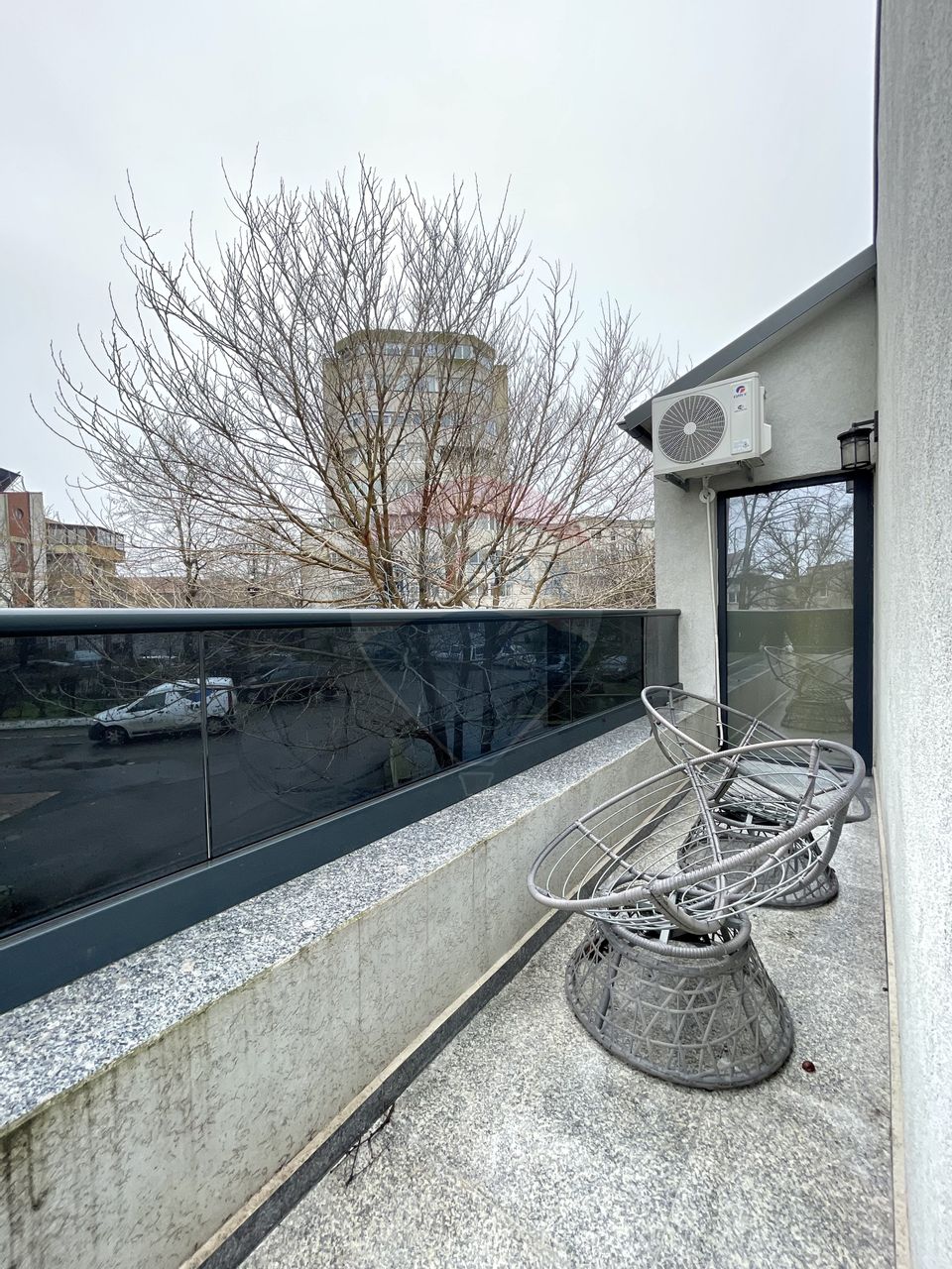 Apartament cu 3 camere de închiriat în zona Faleza Nord