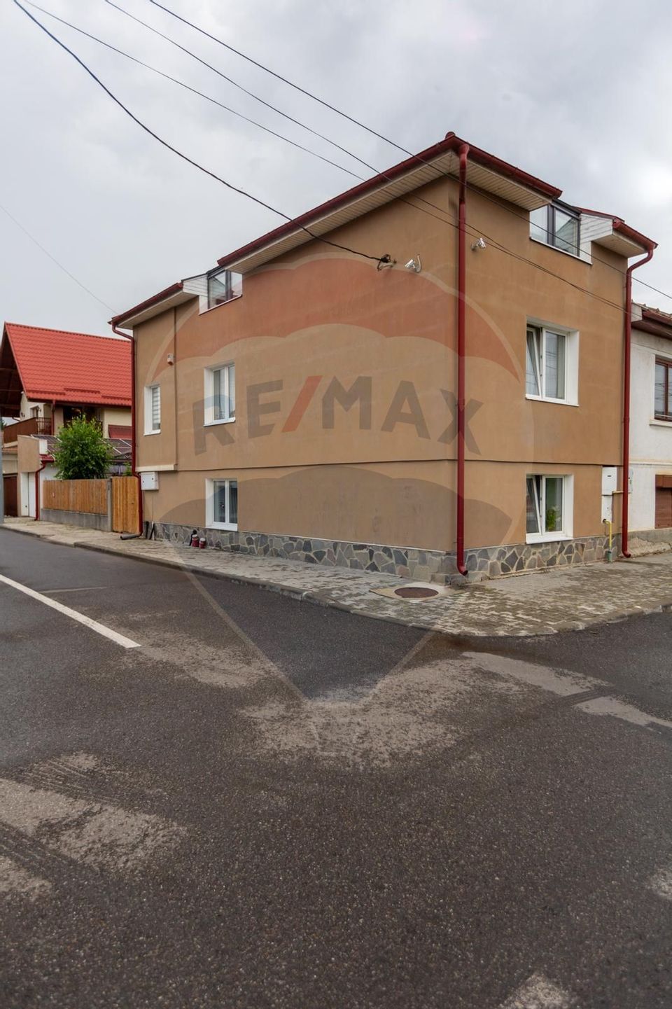 Casă la cheie ! 4 camere de vânzare la cateva minute de centru