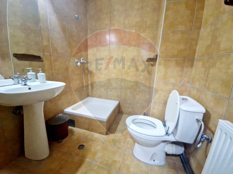 Pensiune Eselnita / 16 camere / Teren - 1448 mp / Ponton