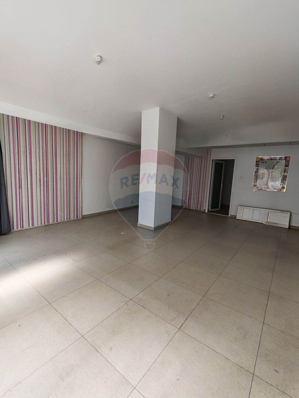 140sq.m Commercial Space for rent, Central area