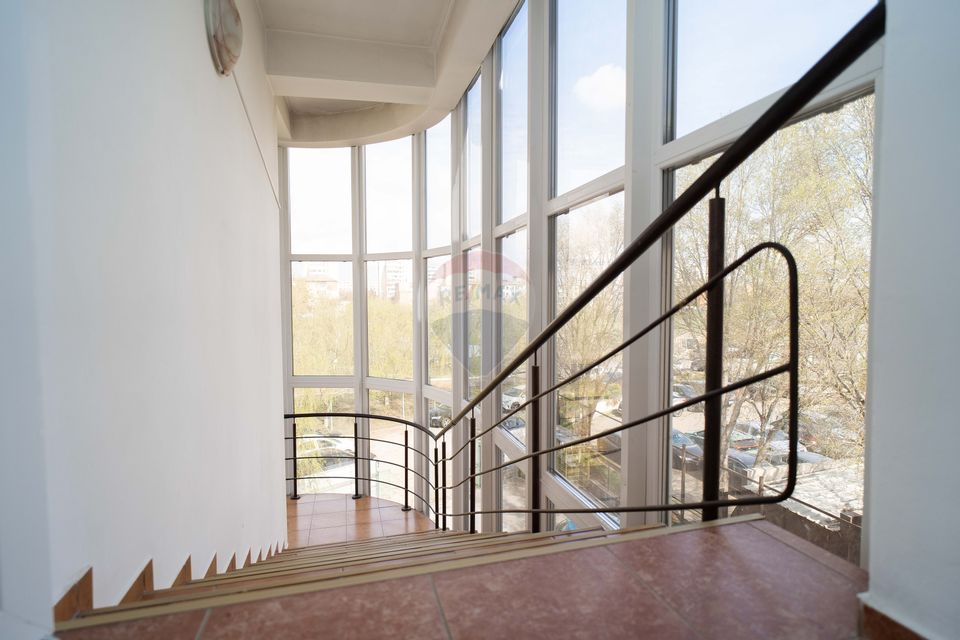 1,112sq.m Office Space for rent, Galata area