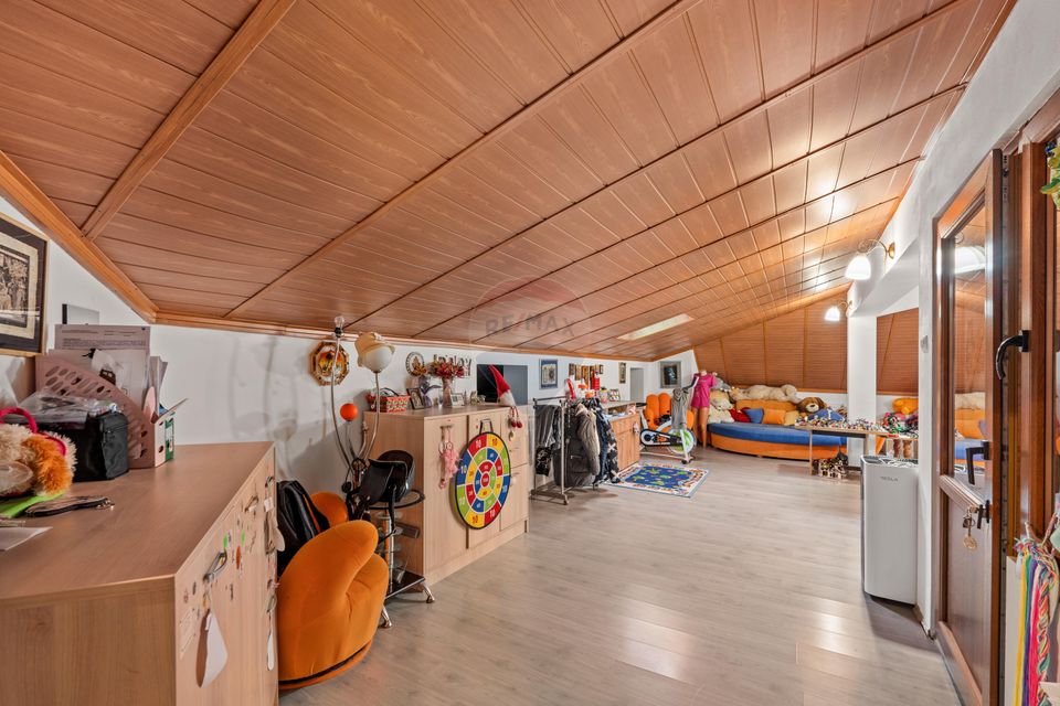 Casă / Vilă cu 6 camere de vânzare - Oraselul Copiilor