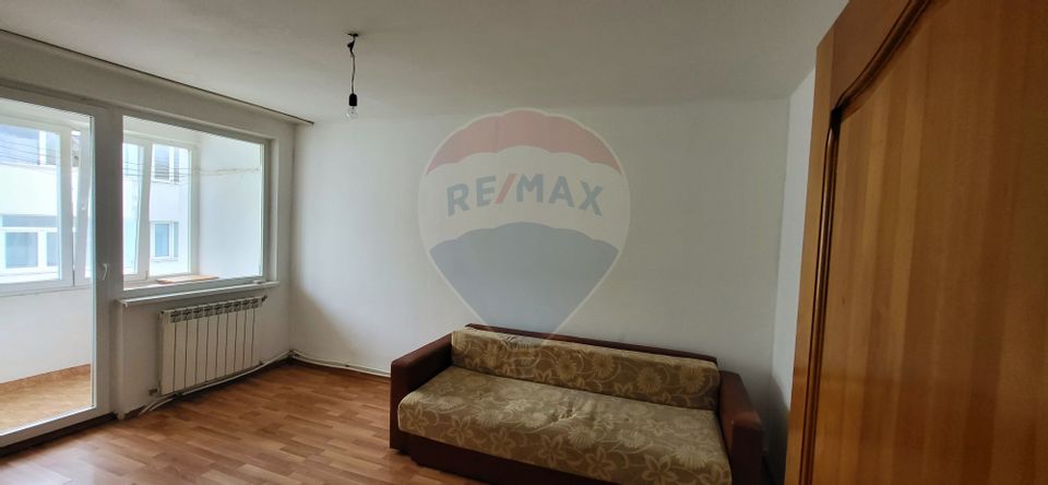 Apartament cu 3 camere de vânzare în zona Darmanesti