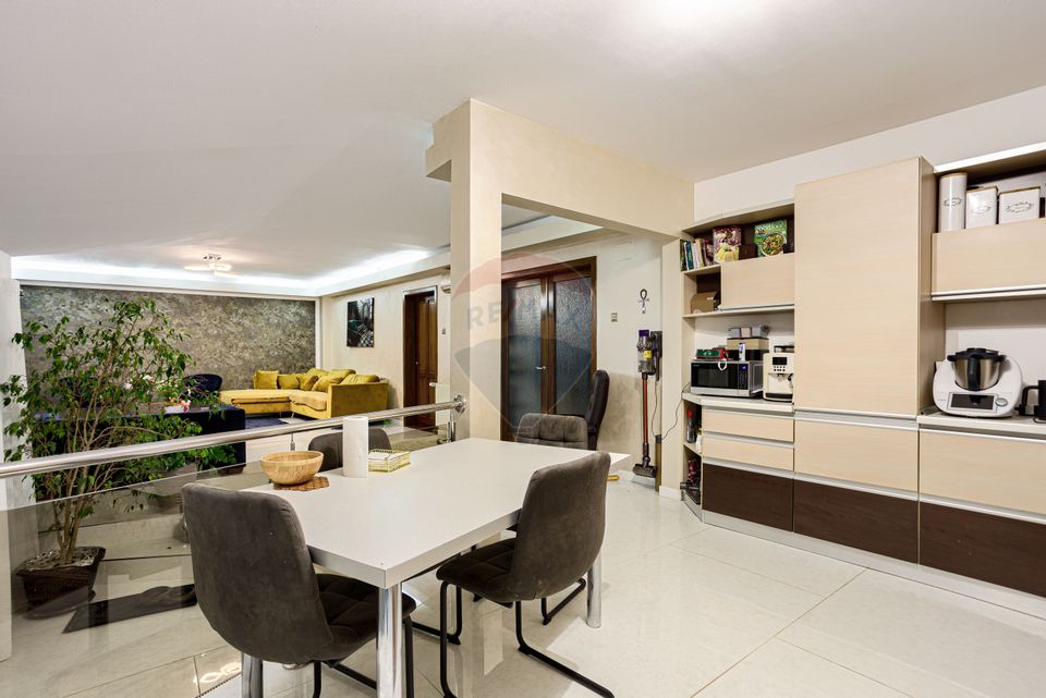 Apartament modern la casa cu 3 camere si balcon Zona Banu Maracine