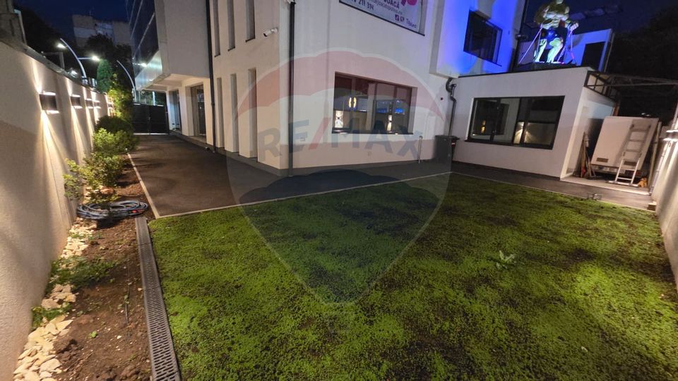 Spațiu comercial modern de închiriat / 2 locuri de parcare