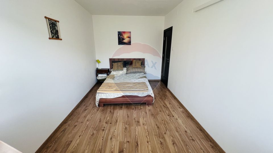 Apartament cu 3 camere de închiriat în zona ultracentralǎ