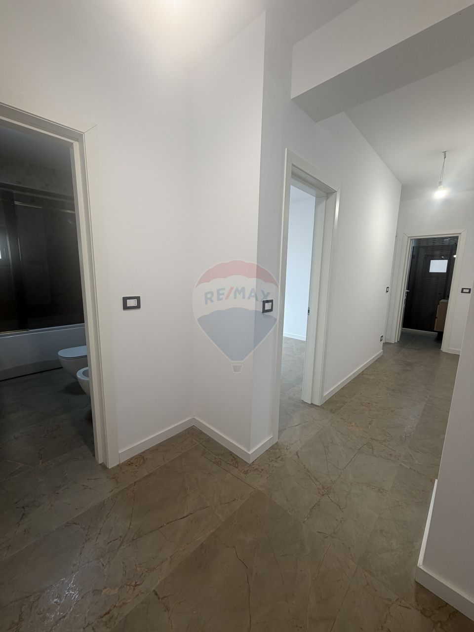 3 camere, Central, bloc nou, etaj 2, lift