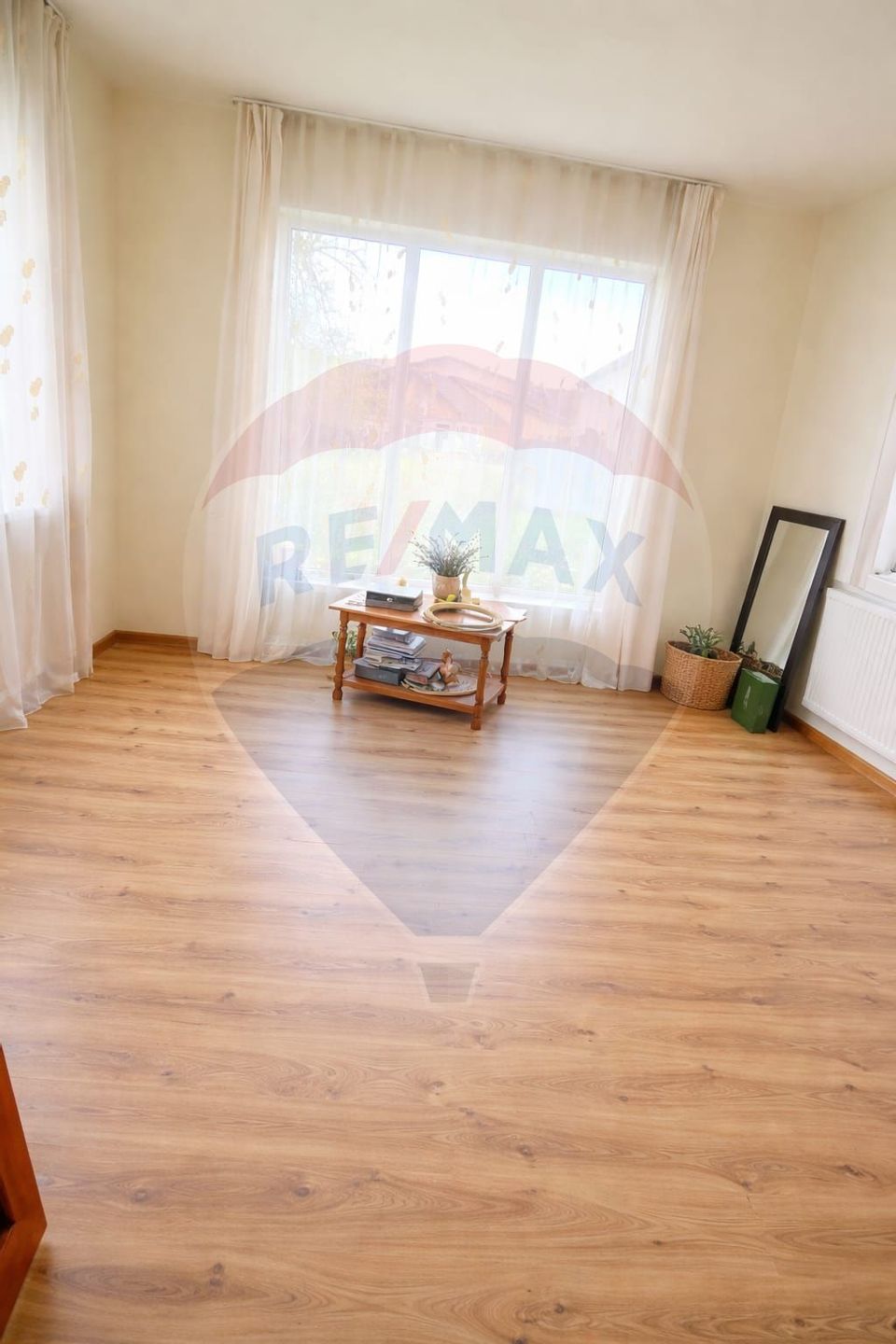 Casă / Vilă 5 camere, curte amenajată, mutare imediata