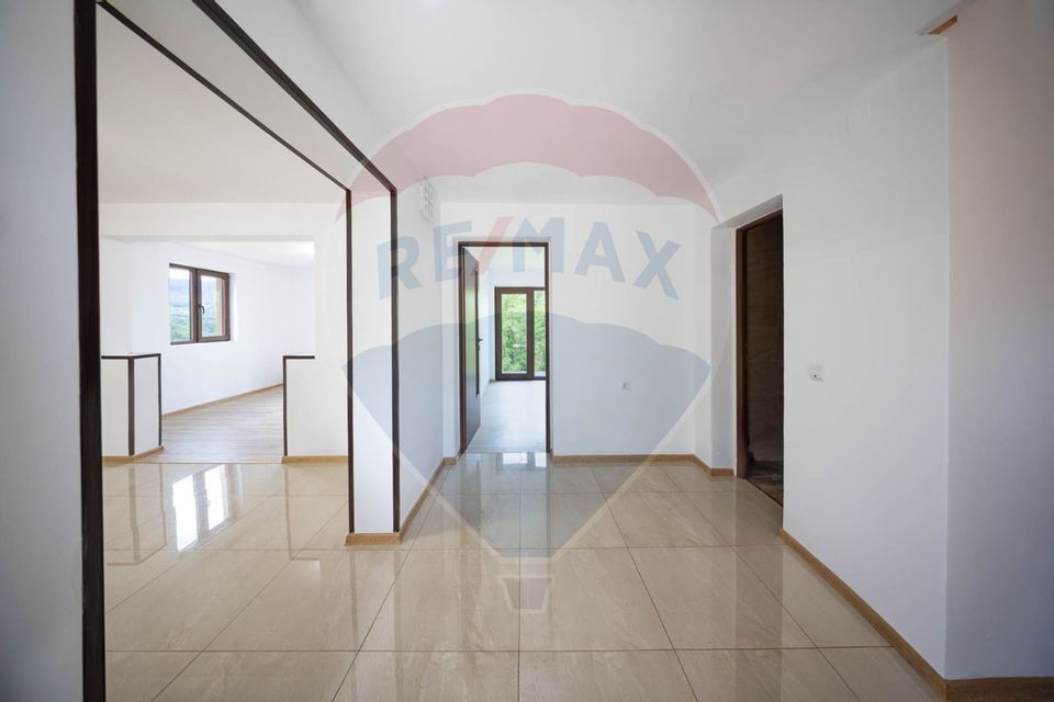 8 room House / Villa for sale