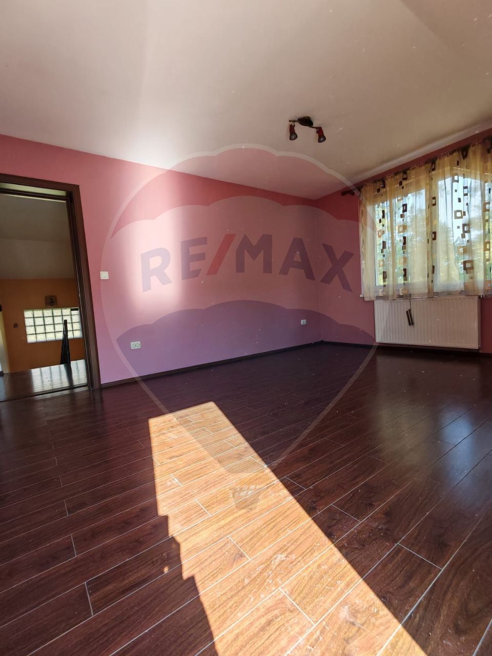 Casă / Vilă cu 5 camere de vânzare