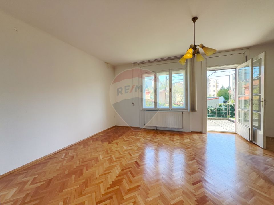 Casă / Vilă cu 5 camere de vânzare în zona Tipografilor