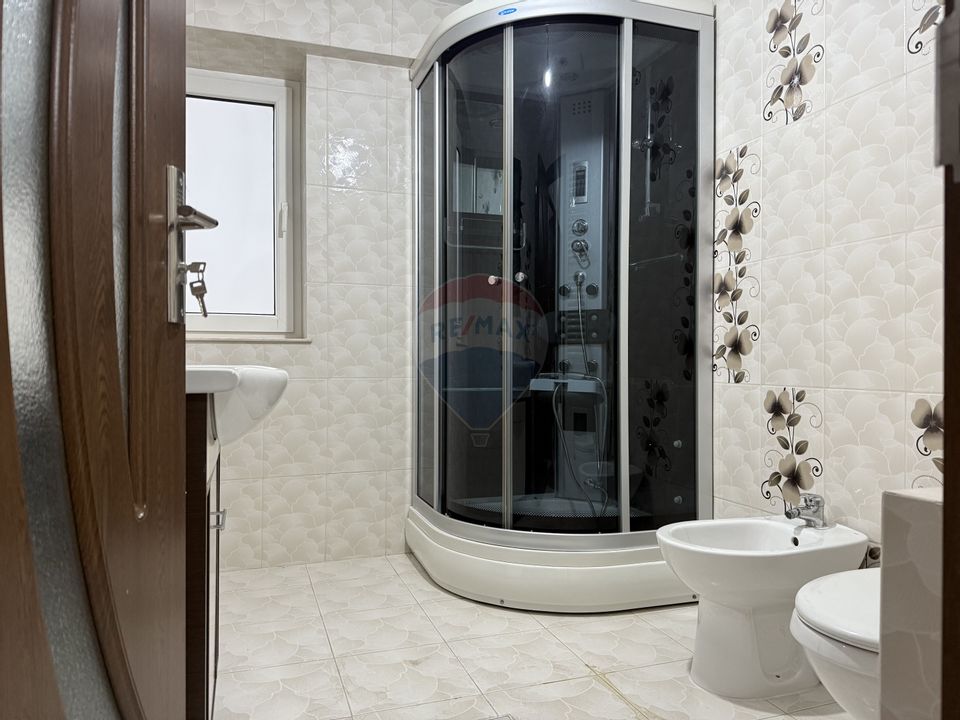 Apartament cu 3 camere de vânzare cu loc de parcare, Calea Bârladului