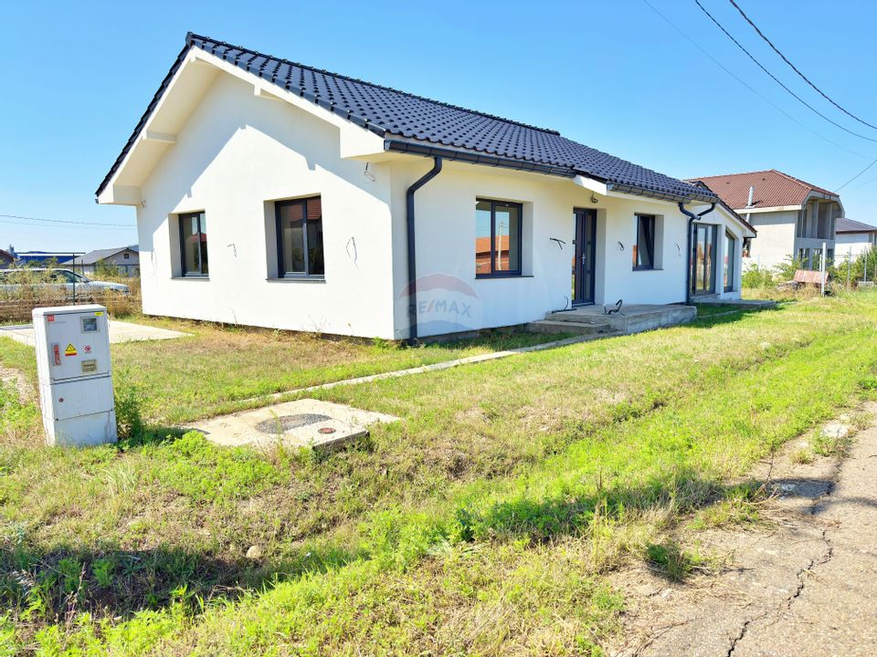 Casă cu 3 camere de vânzare loc. Frumușeni, jud. Arad