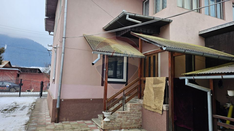 Casă / Vilă  de vânzare în Campulung Moldovenesc, Suceava