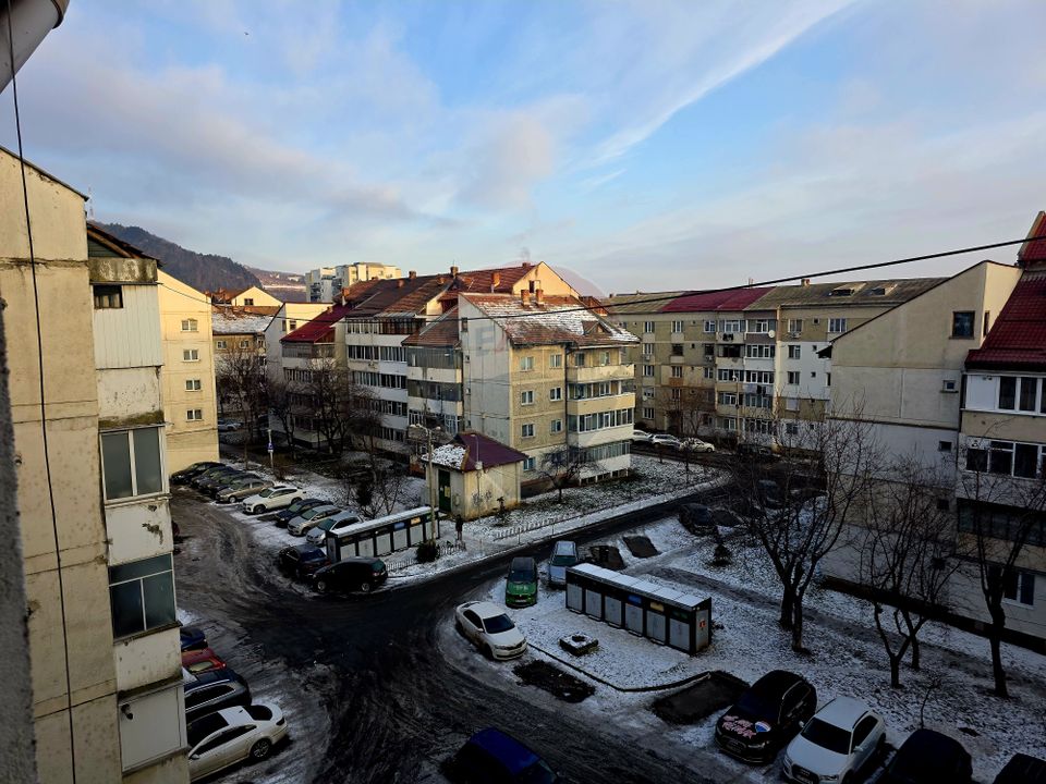 Apartament cu 2 camere de vânzare în zona 1 Mai