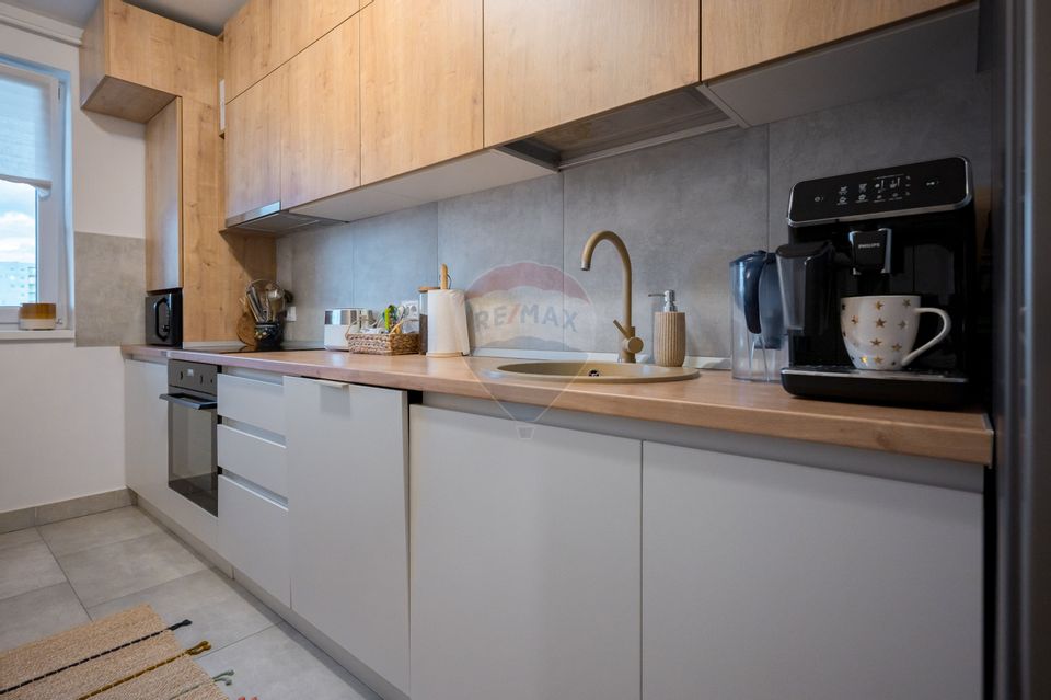 Apartament cu 2 camere,  2 băi și parcare subterană în Tractorul