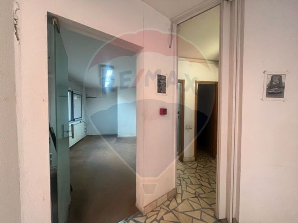 180sq.m Commercial Space for rent, Central area