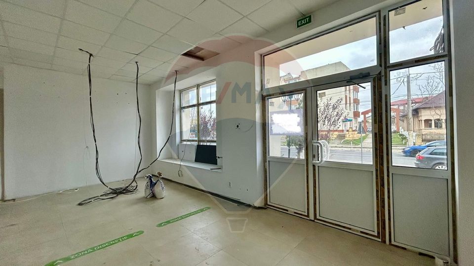 76.72sq.m Commercial Space for rent