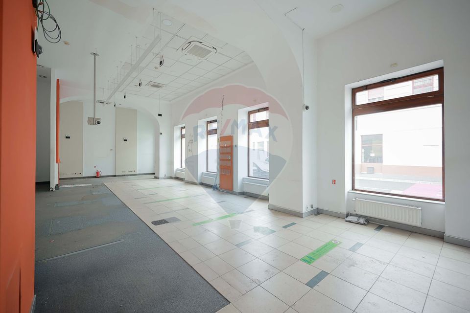 360sq.m Commercial Space for rent, Ultracentral area