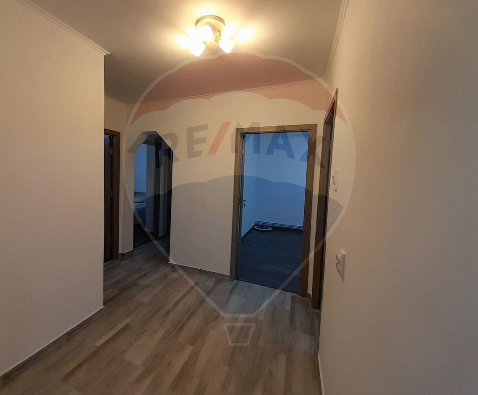 Apartament cu 3 camere de vânzare în zona Narcisa