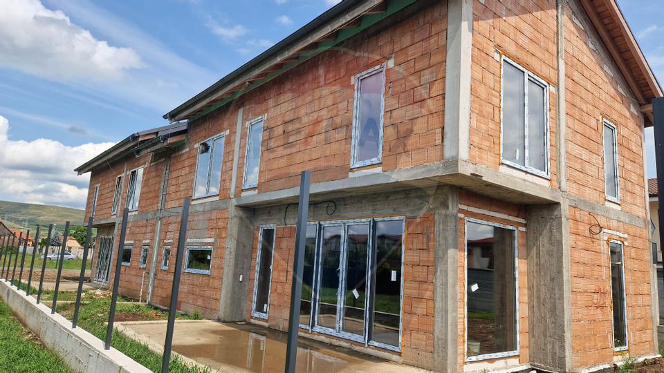 Casă / Vilă cu 4 camere de vânzare