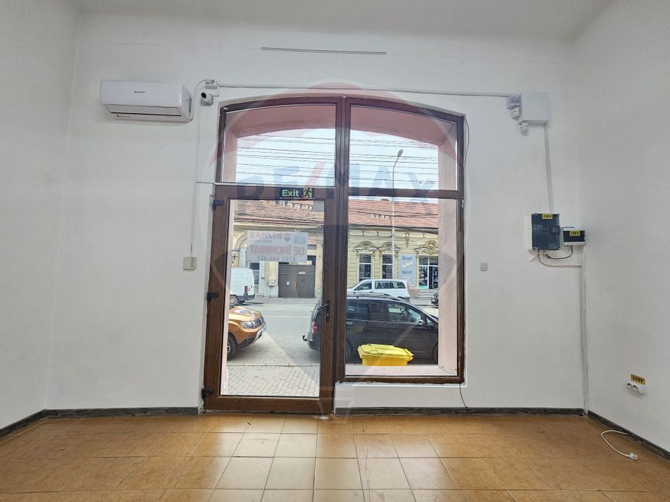 32sq.m Commercial Space for rent