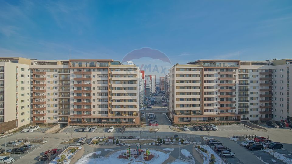 Apartament cu 3 camere de vânzare în zona Tractorul