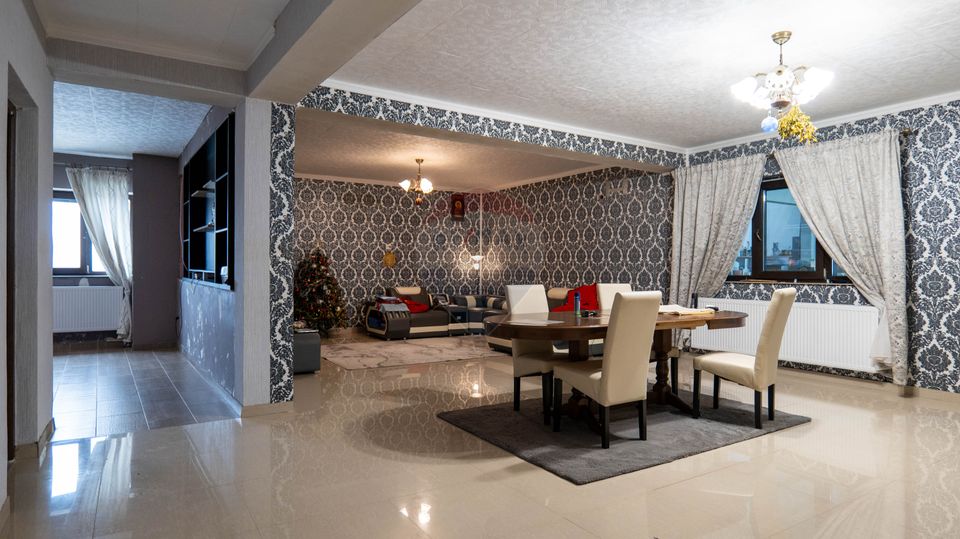 11 room House / Villa for sale