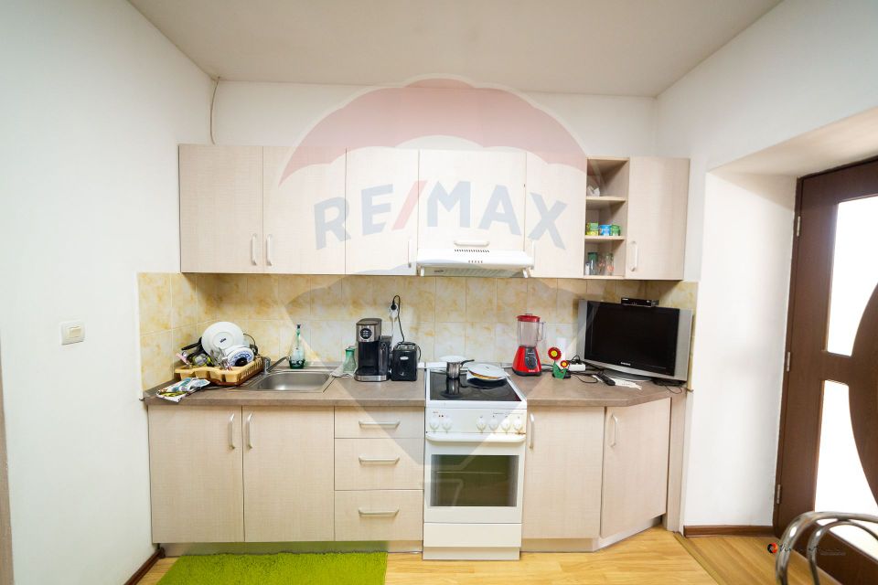 Imobil renovat, 2 apartamente, grădină și garaj – Turnu
