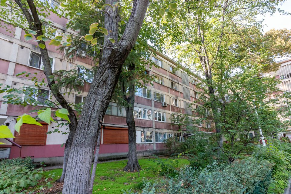 Apartament cu 3 camere de vânzare în zona Crangasi-Giulesti