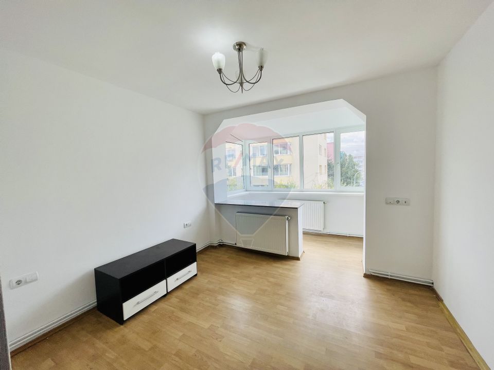 3 room Apartment for sale, Est area