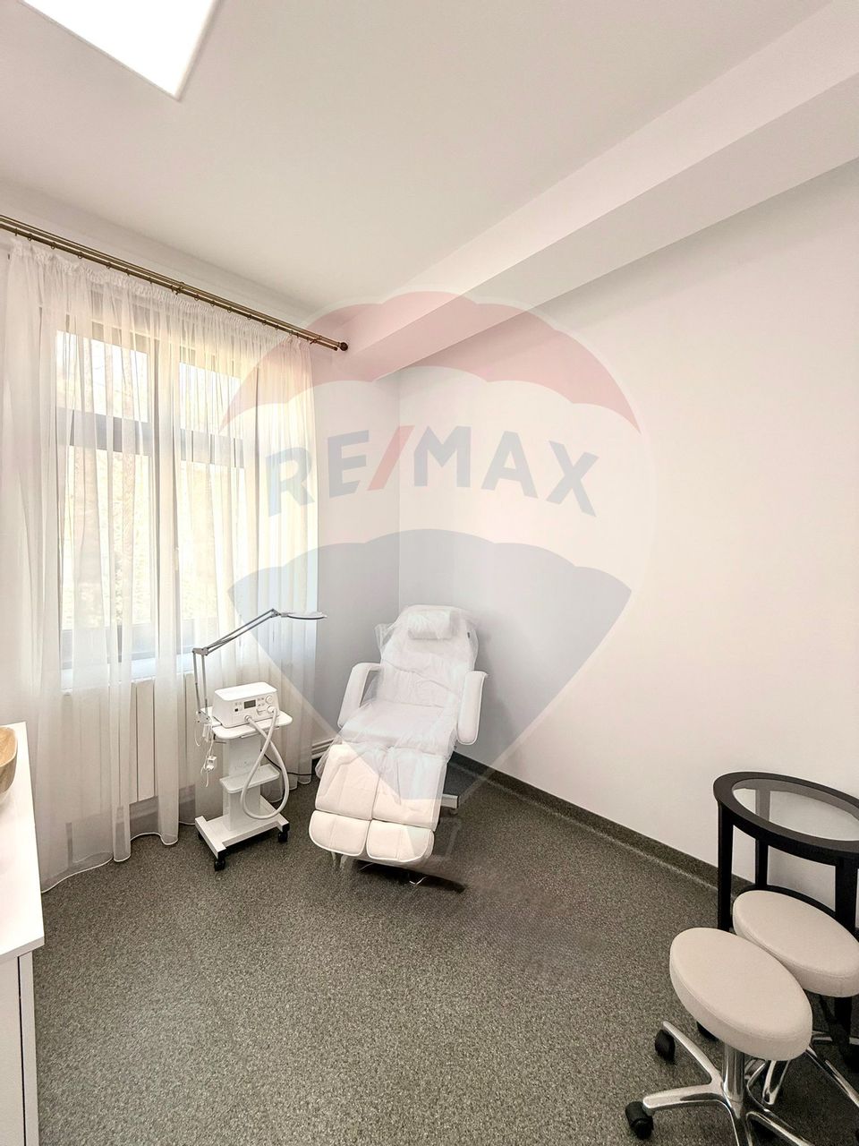 100sq.m Commercial Space for rent, P-ta Victoriei area