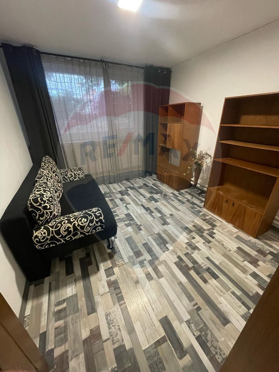 Apartament cu 3 camere de vânzare în zona Rovine