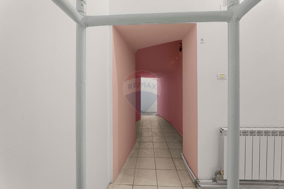 80sq.m Commercial Space for rent, Central area