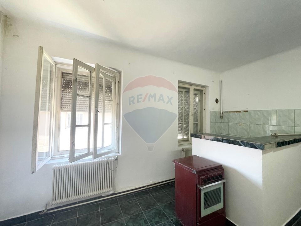 Casă cu 3 camere de vânzare în zona centrala comison 0%