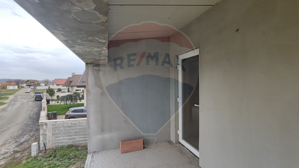 Casă cu mansarda de vanzare Osorhei, 8 km de Oradea