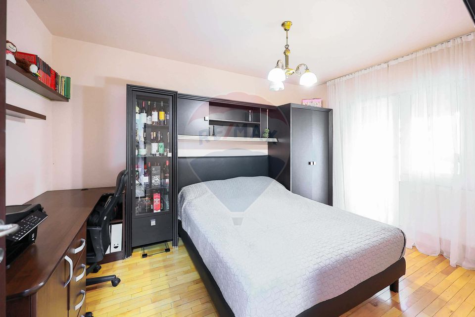 Apartament 3 camere de vânzare mobilat și utilat, zona Decebal, Oradea